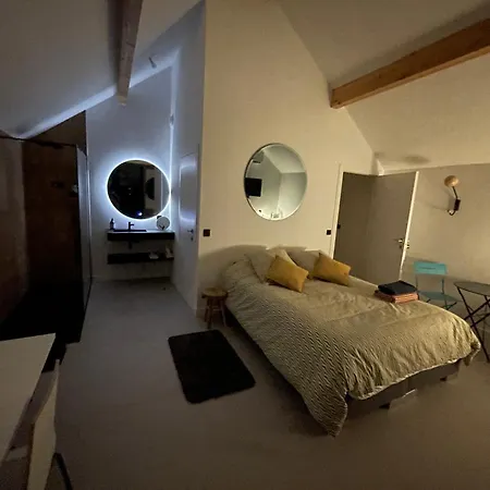 Stunning View, Chambre En Foret Proche Bordeaux Bed & Breakfast Bouliac