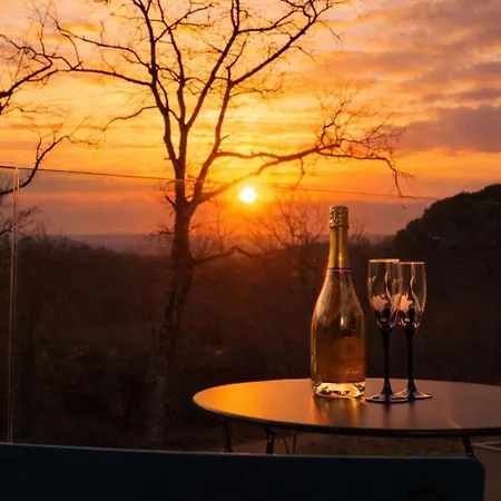 Bed & Breakfast Stunning View, Chambre En Foret Proche Bordeaux 3*