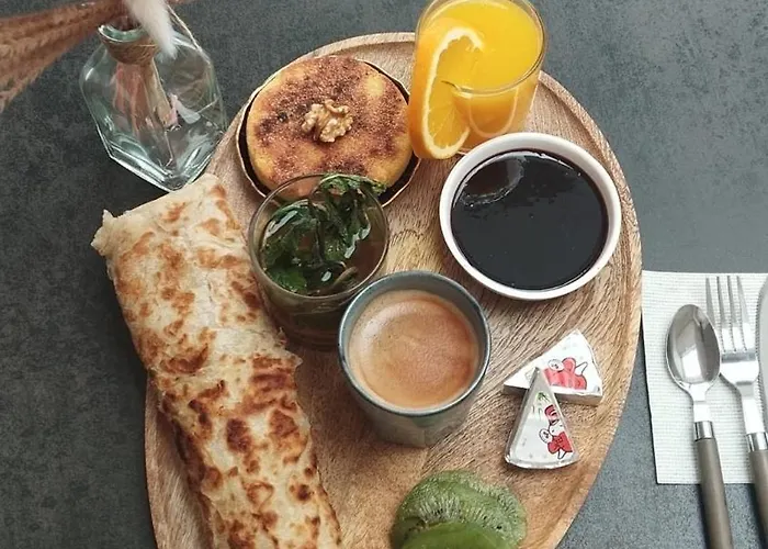 Stunning View, La A 10min De L'arkea Arena Bed & Breakfast